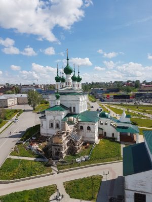 Центр Соликамска, церкви.