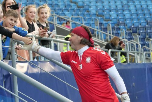 В итоге российские артисты победили 2-0. Но никто не расстроился, ведь матч был товарищеским и для благотворительных целей.